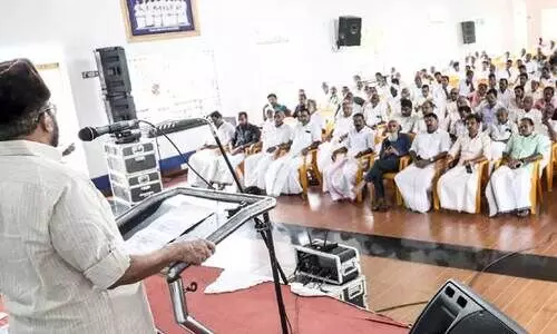 മു​സ്​​ലിം ലീ​ഗ് ഇ​ടു​ക്കി പാ​ര്‍ല​മെ​ന്‍റ്​ മ​ണ്ഡ​ലം ക​ൺ​വെ​ന്‍ഷ​ന്‍ ദേ​ശീ​യ വൈ​സ് പ്ര​സി​ഡ​ന്‍റ്​  അ​ബ്ദു​സ്സ​മ​ദ് സ​മ​ദാ​നി എം.​പി ഉ​ദ്ഘാ​ട​നം ചെ​യ്യു​ന്നു