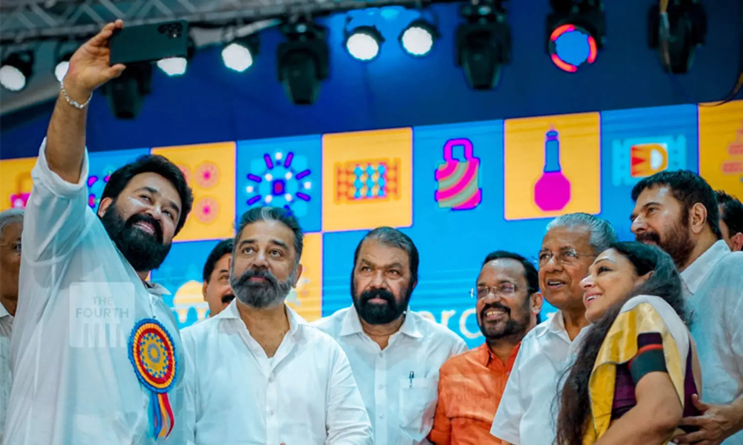 മോഹൻലാലിന്റെ കേരളീയം സെൽഫി സമൂഹമാധ്യമങ്ങളിൽ വൈറൽ