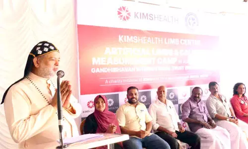 പ്രതീക്ഷയുടെ വെപ്പുകാലുകൾക്കായി അവർ കാത്തിരിക്കുന്നു; അപ്പുവും