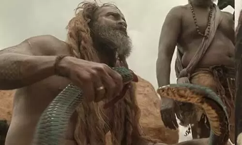 ലുക്ക്  മാത്രമല്ല, പ്രേക്ഷകരെ ഞെട്ടിച്ച് വിക്രം!  തങ്കലാൻ ടീസർ-  വിഡിയോ