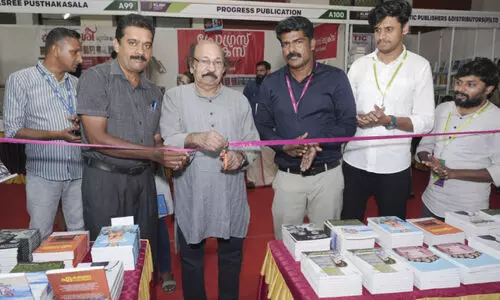 നിയമസഭ പുസ്തകോത്സവം: സ്റ്റാളുകൾ തുറന്നു