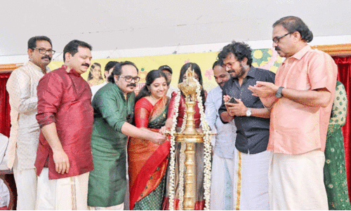 പ്രവാസികൾക്ക്​ ആദരവും ഓണാഘോഷവും