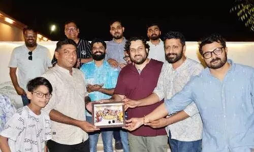 ര​ണ്ടു പ​തി​റ്റാ​ണ്ടി​നു​ശേ​ഷം ജി​ദ്ദ​യി​ൽ​നി​ന്ന് ജോ​ലി​സ്ഥ​ലം മാ​റി​​പ്പോ​വു​ന്ന സ​ഹി​ർ​ഷ​ക്ക്‌ കേ​ര​ള  എ​ൻ​ജി​നീ​യേ​ഴ്സ്‌ ഫോ​റം യാ​ത്ര​യ​യ​പ്പ് ന​ൽ​കി​യ​പ്പോ​ൾ