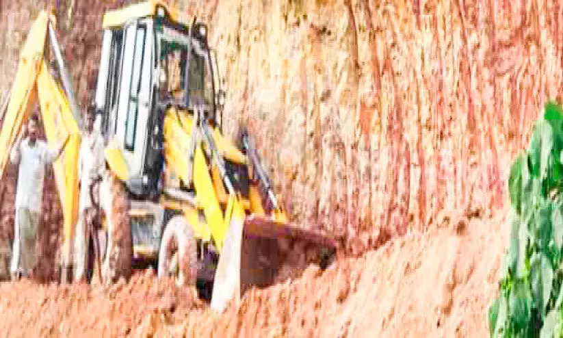 മാഞ്ഞാലി കുന്നിൻചെരുവിലെ മണ്ണെടുപ്പ് തടഞ്ഞു