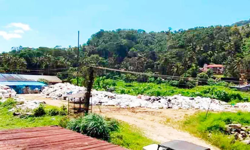 കുരുക്കായി പാഴ്വസ്തുക്കള് കുരുക്കായി പാഴ്വസ്തുക്കള്