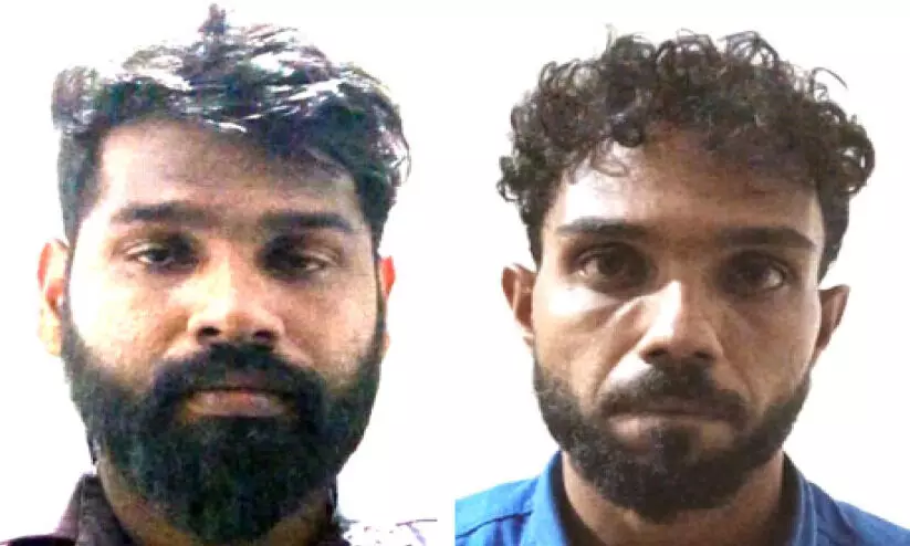 24 ലിറ്റർ മദ്യവും 160 ഗ്രാം കഞ്ചാവുമായി രണ്ടുപേർ പിടിയിൽ