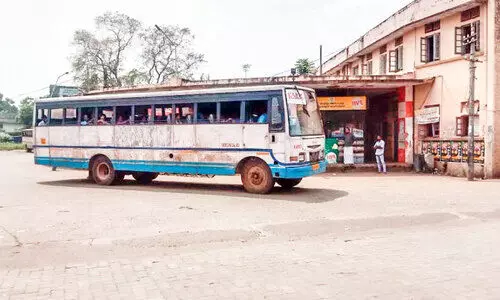 വീണ്ടും ഇളവ്: ബസുകളിൽ സീറ്റ് ബെൽറ്റും കാമറയും വൈകും വീണ്ടും ഇളവ്: ബസുകളിൽ സീറ്റ് ബെൽറ്റും കാമറയും വൈകും