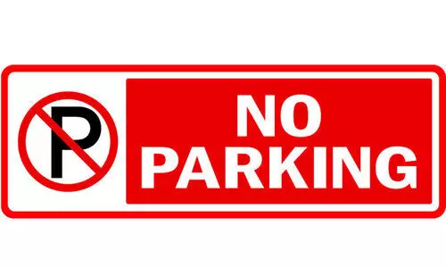 അ​ന​ധി​കൃ​ത പാ​ർ​ക്കി​ങ്; മ​ല്ല​പ്പ​ള്ളി-​തി​രു​വ​ല്ല റോ​ഡി​ൽ ഗ​താ​ഗ​ത​ക്കു​രു​ക്ക്