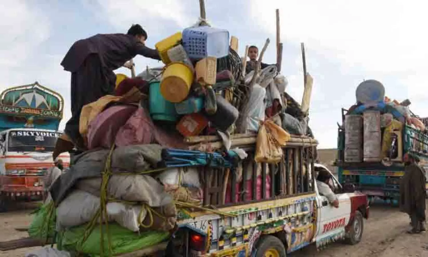 പാകിസ്താനിൽനിന്ന് മടങ്ങുന്ന അഫ്ഗാൻ അഭയാർഥികൾ