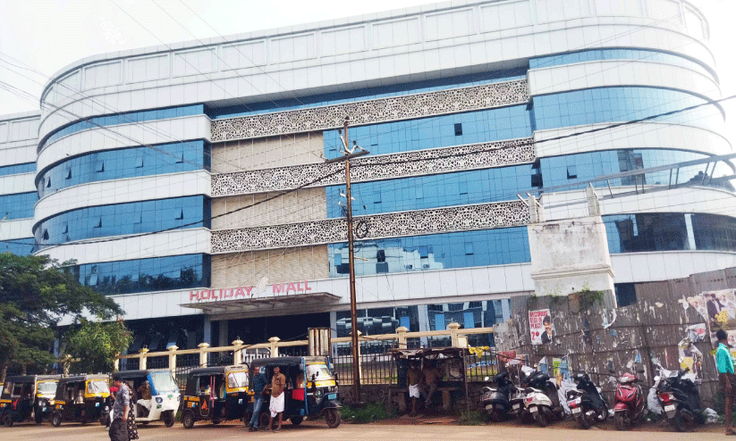 ബി.ഒ.ടി കെട്ടിടം ആർക്കുവേണ്ടി; 20 വർഷം കഴിഞ്ഞിട്ടും പ്രവർത്തനം തുടങ്ങിയില്ല ബി.ഒ.ടി കെട്ടിടം ആർക്കുവേണ്ടി; 20 വർഷം കഴിഞ്ഞിട്ടും പ്രവർത്തനം തുടങ്ങിയില്ല