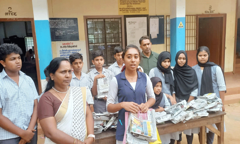 പേ​പ്പ​ർ കാരി ബാ​ഗു​മാ​യി സ്റ്റു​ഡ​ന്റ് പൊ​ലീ​സ്