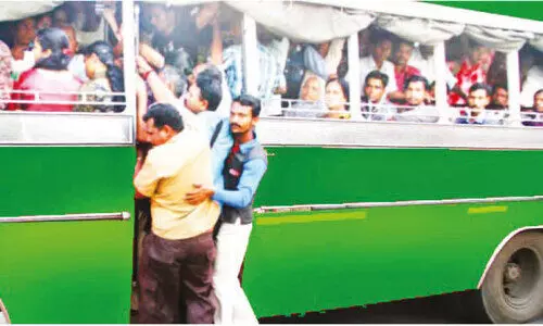 പൊ​ന്നാ​നി-​ചാ​വ​ക്കാ​ട് പാ​ത​യി​ലെ; ബ​സ് പ​ണി​മു​ട​ക്ക് പി​ൻ​വ​ലി​ച്ചു