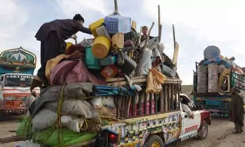 പാകിസ്താനിൽനിന്ന് മടങ്ങുന്ന അഫ്ഗാൻ അഭയാർഥികൾ
