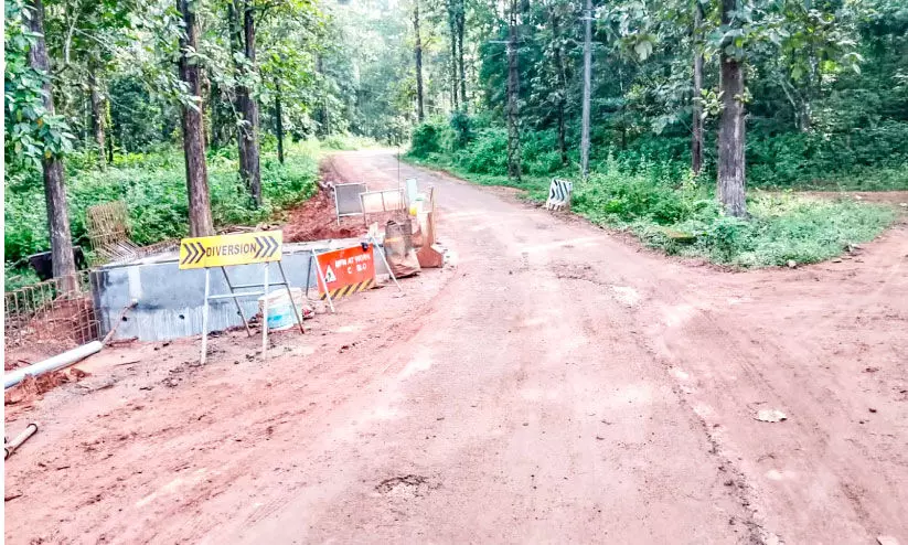 നെയ്യശ്ശേരി-തോക്കുമ്പന്; റോഡുപണി തുടങ്ങിയിട്ട് ഒരുവർഷം; എങ്ങുമെത്തിയില്ല നെയ്യശ്ശേരി-തോക്കുമ്പന്; റോഡുപണി തുടങ്ങിയിട്ട് ഒരുവർഷം; എങ്ങുമെത്തിയില്ല