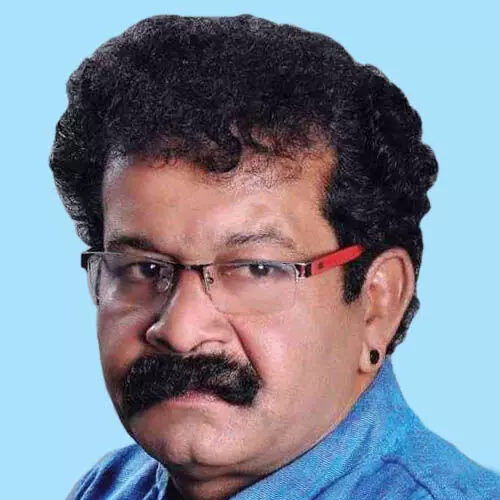 മു​ര​ളി മ​ല​യാ​ളി