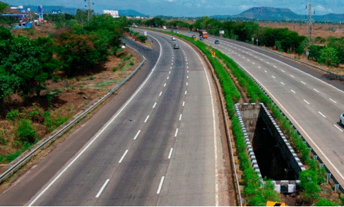 National Highway service road,