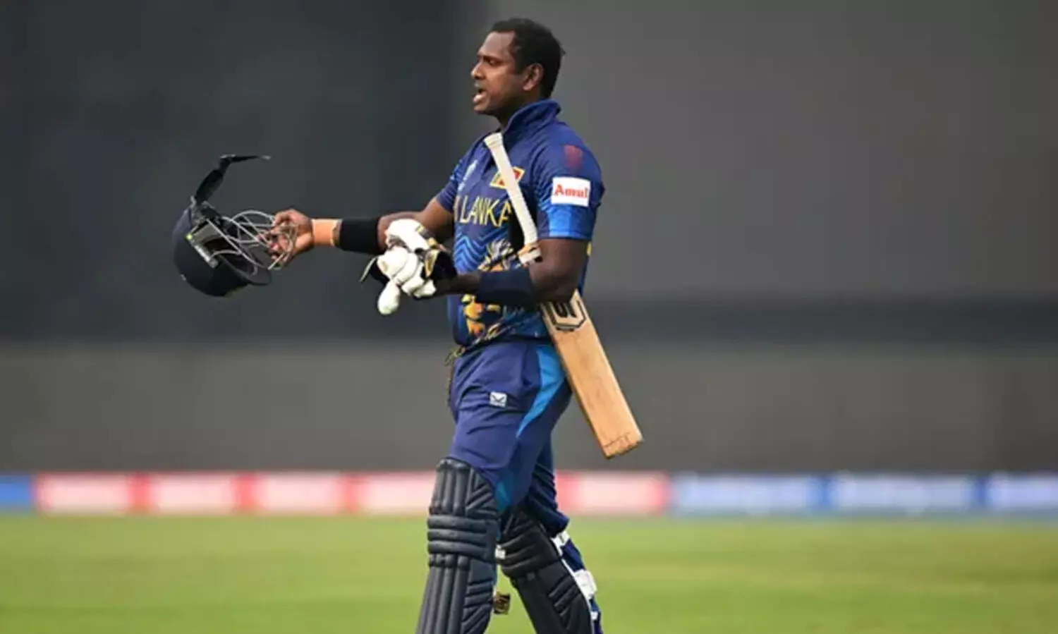 അഞ്ജലോ മാത്യൂസ് സമയത്തിന് ബാറ്റിങ്ങിനെത്തിയില്ല; ഔട്ട് വിധിച്ച് അമ്പയർ! ടൈംഡ് ഔട്ടാകുന്ന ആദ്യ താരം