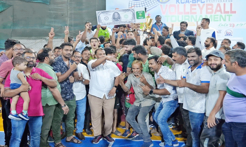 കെ.​സി.​എ-​ഇ​ന്റ​ർ​നാ​ഷ​ന​ൽ വോ​ളി​ബാ​ൾ: കെ.​എം.​സി.​സി ഷി​ഫ അ​ൽ ജ​സീ​റ ഹോ​സ്പി​റ്റ​ൽ ടീം ​​​ജേ​താ​ക്ക​ൾ