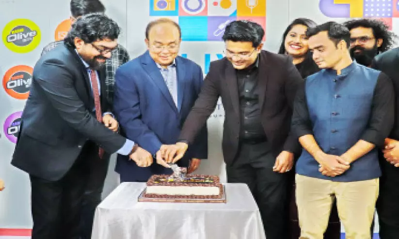 Olive Suno Radio Network 6th Anniversary Announcements Management Member Krishna Kumar, Satish G. Pillai and Aamir Ali start by cutting the cake. Olive Suno Radio Network 6th Anniversary Announcements Management Member Krishna Kumar, Satish G. Pillai and Aamir Ali start by cutting the cake.