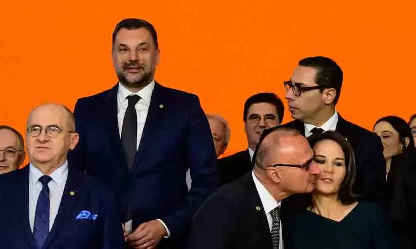 പൊതുവേദിയിൽ ജർമൻ വിദേശകാര്യമന്ത്രിയെ ചുംബിക്കാൻ ശ്രമം; മാപ്പ് പറഞ്ഞ് ക്രൊയേഷ്യൻ വിദേശകാര്യമന്ത്രി പൊതുവേദിയിൽ ജർമൻ വിദേശകാര്യമന്ത്രിയെ ചുംബിക്കാൻ ശ്രമം; മാപ്പ് പറഞ്ഞ് ക്രൊയേഷ്യൻ വിദേശകാര്യമന്ത്രി