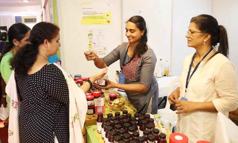 ചെറിയ ജാതിക്കയുടെ വലിയ രുചികളുമായി ജെസിയും മായയും