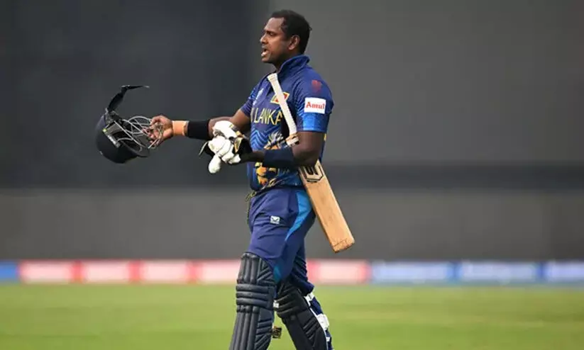 അഞ്ജലോ മാത്യൂസ് സമയത്തിന് ബാറ്റിങ്ങിനെത്തിയില്ല; ഔട്ട് വിധിച്ച് അമ്പയർ! ടൈംഡ് ഔട്ടാകുന്ന ആദ്യ താരം അഞ്ജലോ മാത്യൂസ് സമയത്തിന് ബാറ്റിങ്ങിനെത്തിയില്ല; ഔട്ട് വിധിച്ച് അമ്പയർ! ടൈംഡ് ഔട്ടാകുന്ന ആദ്യ താരം