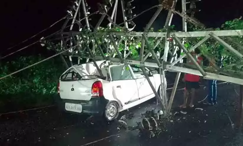 vehicles were damaged when the power tower fell No casualty vehicles were damaged when the power tower fell No casualty
