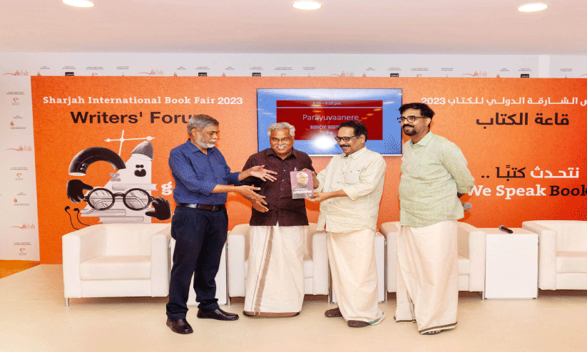 സി.പി.ഐ കേന്ദ്ര സെക്രട്ടേറിയറ്റ് അംഗം ബിനോയി വിശ്വത്തിന്റെ ‘പറയുവാനേറെ’ എന്ന പുസ്തകം ഷാർജ അന്താരാഷ്ട്ര പുസ്തകോത്സവത്തിൽ യുവകലാസാഹിതി കേരള പ്രസിഡന്റ് ആലങ്കോട് ലീലാകൃഷ്ണൻ നോവലിസ്റ്റ് ടി.ഡി. രാമകൃഷ്ണന് നൽകി പ്രകാശനം ചെയ്യുന്നു സി.പി.ഐ കേന്ദ്ര സെക്രട്ടേറിയറ്റ് അംഗം ബിനോയി വിശ്വത്തിന്റെ ‘പറയുവാനേറെ’ എന്ന പുസ്തകം ഷാർജ അന്താരാഷ്ട്ര പുസ്തകോത്സവത്തിൽ യുവകലാസാഹിതി കേരള പ്രസിഡന്റ് ആലങ്കോട് ലീലാകൃഷ്ണൻ നോവലിസ്റ്റ് ടി.ഡി. രാമകൃഷ്ണന് നൽകി പ്രകാശനം ചെയ്യുന്നു