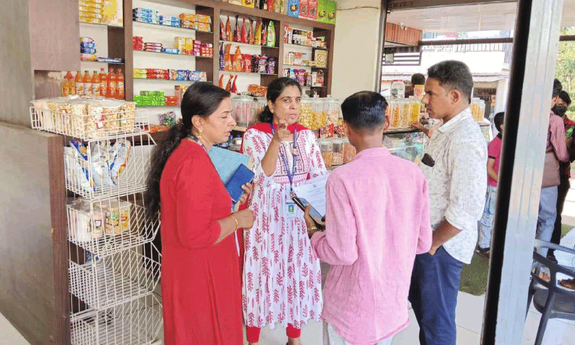 പ്ലാസ്റ്റിക് മാലിന്യം കത്തിച്ചു; സ്ഥാപന ഉടമക്ക് 10,000 രൂപ പിഴ പ്ലാസ്റ്റിക് മാലിന്യം കത്തിച്ചു; സ്ഥാപന ഉടമക്ക് 10,000 രൂപ പിഴ