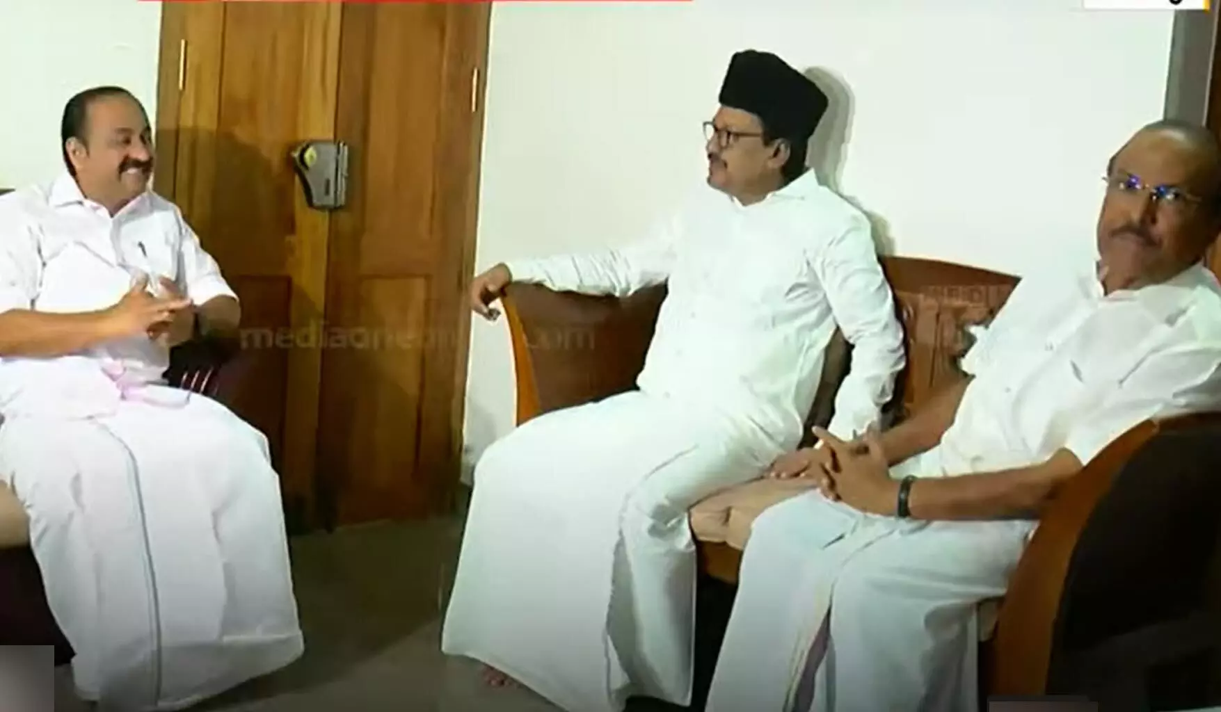 വി.ഡി. സതീശൻ പാണക്കാട് സന്ദർശിച്ചു; ‘ലീഗുമായുള്ളത് സഹോദര ബന്ധം, ഒരു അഭിപ്രായ വ്യത്യാസവുമില്ല’