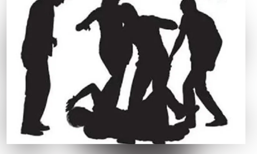 മണ്ണുമാന്തി യന്ത്രമോഷണം: വാർത്ത സമൂഹമാധ്യമങ്ങളിൽ പങ്കുവെച്ചതിന് യുവാവിന് മർദനം മണ്ണുമാന്തി യന്ത്രമോഷണം: വാർത്ത സമൂഹമാധ്യമങ്ങളിൽ പങ്കുവെച്ചതിന് യുവാവിന് മർദനം