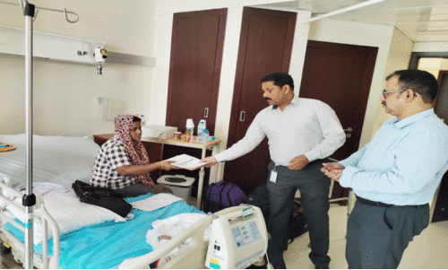 പാ​ല​ക്കാ​ട് സ്വ​ദേ​ശി​നി​ക്ക് സാ​ന്ത്വ​ന​മേ​കി കേ​ര​ള​സ​മാ​ജ​വും ഇ​ന്‍കാ​സും