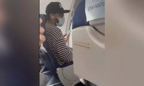 വി.ഐ.പി പരിവേഷമില്ലാതെ വിമാനത്തിൽ സാധാരണക്കാരനായി കോഹ്ലി; അമ്പരന്ന് സഹയാത്രികർ -വിഡിയോ വൈറൽ