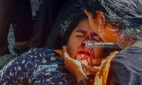 പൊലീസിന്റെ മൂക്കിനടി...