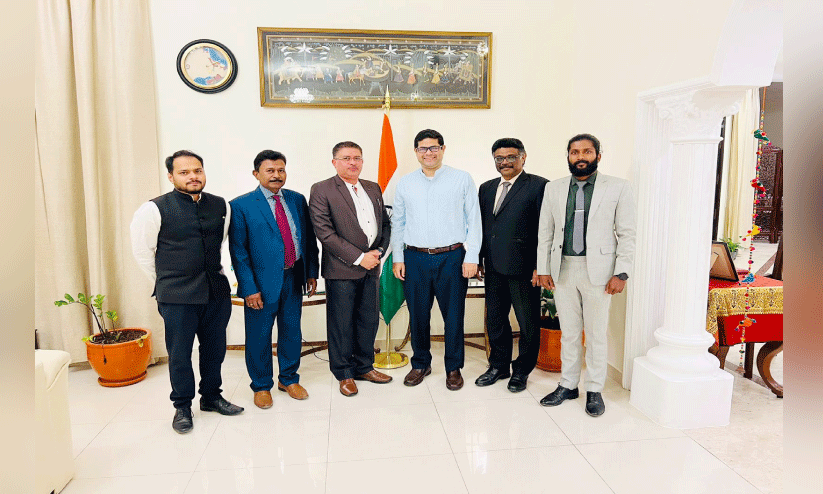 വേ​ൾ​ഡ് മ​ല​യാ​ളി കൗ​ൺ​സി​ൽ ഭാ​ര​വാ​ഹി​ക​ൾ ഇ​ന്ത്യ​ൻ അം​ബാ​സ​ഡ​റെ സ​ന്ദ​ർ​ശി​ച്ചു