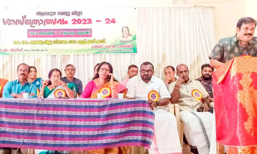 ആലപ്പുഴ ജില്ല ശാസ്ത്രോത്സവം; തിരിതെളിഞ്ഞു, കൊച്ചു കണ്ടുപിടിത്തങ്ങൾക്ക് ആലപ്പുഴ ജില്ല ശാസ്ത്രോത്സവം; തിരിതെളിഞ്ഞു, കൊച്ചു കണ്ടുപിടിത്തങ്ങൾക്ക്