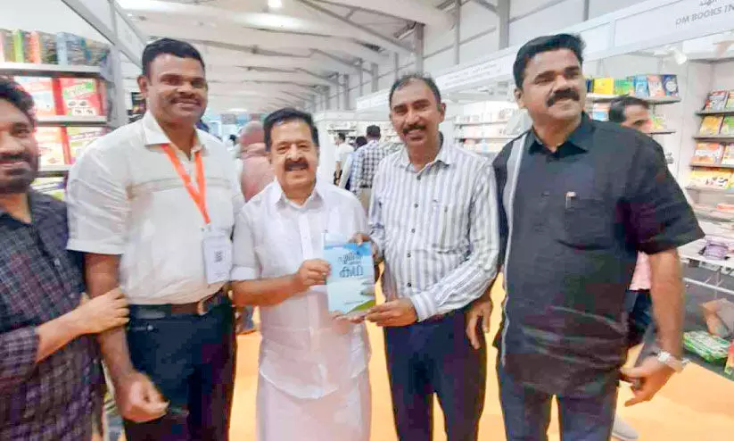 കാർത്തികപ്പള്ളി തോടിന്റെ പുനരുജ്ജീവനം പ്രമേയമാക്കിയ ‘പൂമീൻപുഴയുടെ കഥ’ പ്രകാശനം ചെയ്തു കാർത്തികപ്പള്ളി തോടിന്റെ പുനരുജ്ജീവനം പ്രമേയമാക്കിയ ‘പൂമീൻപുഴയുടെ കഥ’ പ്രകാശനം ചെയ്തു