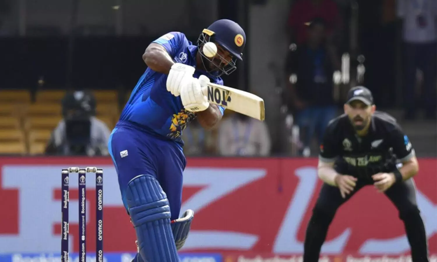 കുശാൽ പെരേരയുടെ അതിവേഗ അർധസെഞ്ച്വറിയിലും ചുവടുറപ്പിക്കാനാവാതെ ശ്രീലങ്ക; അഞ്ച് വിക്കറ്റ് നഷ്ടം