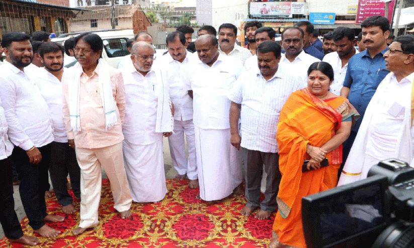 ജെ.ഡി.എസ് എം.എൽ.എമാരെ ഒന്നിച്ചുകൂട്ടി; കുമാരസ്വാമിയുടെ റിസോർട്ട് മോഡൽ നീക്കം