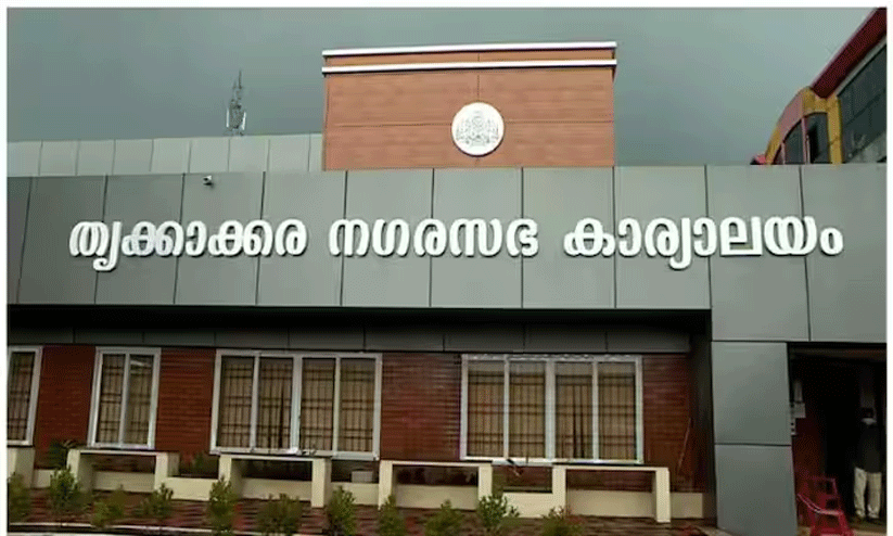 രാത്രി ഭക്ഷണശാലകളുടെ നിയന്ത്രണം; പിന്തിരിഞ്ഞ് തൃക്കാക്കര നഗരസഭ രാത്രി ഭക്ഷണശാലകളുടെ നിയന്ത്രണം; പിന്തിരിഞ്ഞ് തൃക്കാക്കര നഗരസഭ