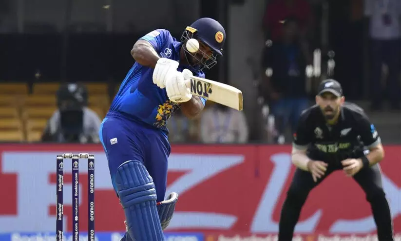 കുശാൽ പെരേരയുടെ അതിവേഗ അർധസെഞ്ച്വറിയിലും ചുവടുറപ്പിക്കാനാവാതെ ശ്രീലങ്ക; അഞ്ച് വിക്കറ്റ് നഷ്ടം കുശാൽ പെരേരയുടെ അതിവേഗ അർധസെഞ്ച്വറിയിലും ചുവടുറപ്പിക്കാനാവാതെ ശ്രീലങ്ക; അഞ്ച് വിക്കറ്റ് നഷ്ടം