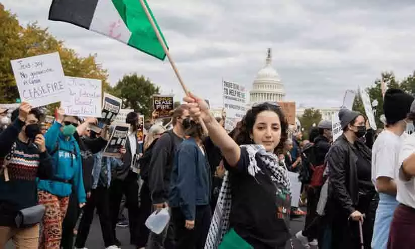 ഫലസ്തീനികൾക്ക് വേണ്ടി ജൂത വിദ്യാർഥികളുടെ തുറന്ന കത്ത്: ‘75 വർഷമായി തുടരുന്ന ഇസ്രായേൽ ക്രൂരത അവസാനിപ്പിക്കണം’ ഫലസ്തീനികൾക്ക് വേണ്ടി ജൂത വിദ്യാർഥികളുടെ തുറന്ന കത്ത്: ‘75 വർഷമായി തുടരുന്ന ഇസ്രായേൽ ക്രൂരത അവസാനിപ്പിക്കണം’