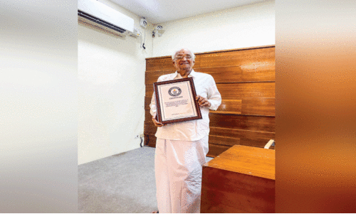 അ​ഭി​ഭാ​ഷ​ക​നാ​യി 73 വർഷം; പാ​ല​ക്കാ​ടി​ന്റെ മേ​നോ​ൻ വ​ക്കീ​ലി​ന് റെ​ക്കോ​ഡ്