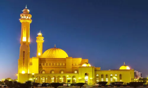 ഹ​റം ഇ​മാം വെ​ള്ളി​യാ​ഴ്​​ച പ്രാ​ർ​ഥ​ന​ക്ക്​ അ​ൽ ഫാ​തി​ഹ്​ മ​സ്​​ജി​ദി​ൽ