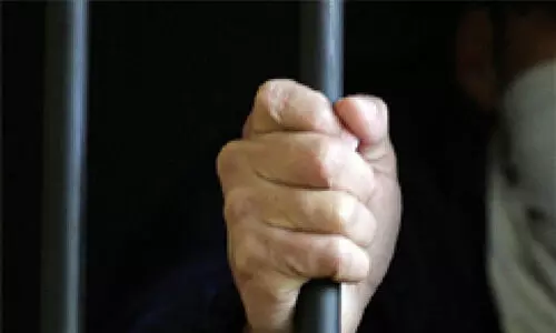 ആശുപത്രി ജീവനക്കാരിയുടെ ദേഹത്ത് മൂത്രമൊഴിച്ചു; യുവാവ് കസ്റ്റഡിയിൽ