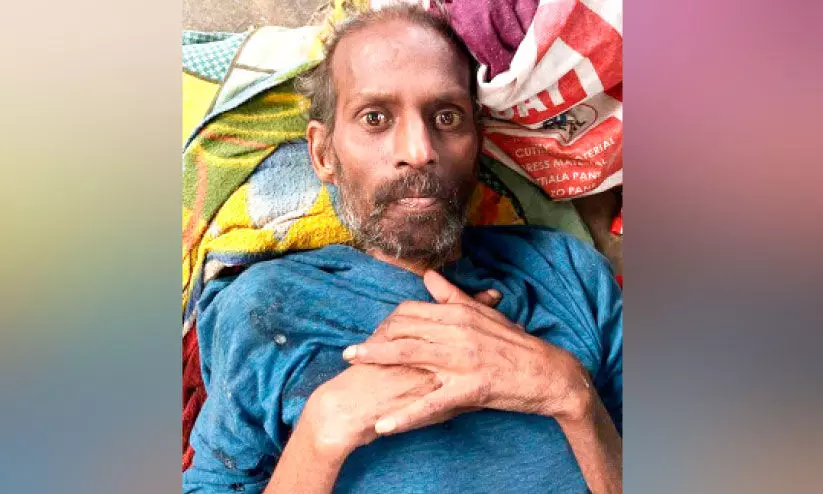 റോ​ഡ​രി​കി​ൽ കണ്ടെത്തിയ വ​യോ​ധി​ക​ന് ത​ണ​ലായി എം.​എം.​എ