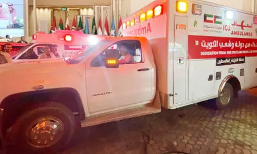 അ​ഞ്ച് ആം​ബു​ല​ൻ​സു​ക​ൾ ഗ​സ്സ​യി​ലെ​ത്തി