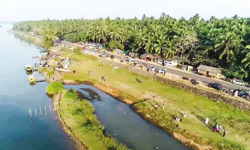 നിള ടൂറിസം പാത; നിര്‍മാണം അനധികൃതമെന്ന്   റവന്യൂ വകുപ്പ്