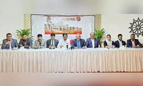 യു​നൈ​റ്റ​ഡ് പാ​ര​ന്റ്സ് പാ​ന​ൽ ഭാ​ര​വാ​ഹി​ക​ൾ  ന​ട​ത്തി​യ വാ​ർ​ത്ത​സ​മ്മേ​ള​നം