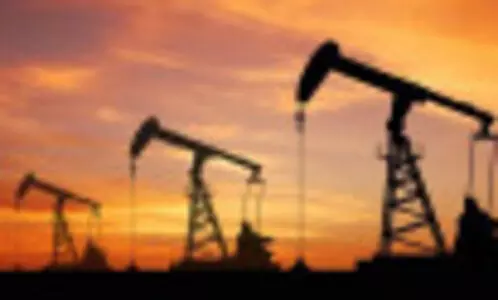 സ്വ​കാ​ര്യ എ​ണ്ണ മേ​ഖ​ല​യി​ല്‍ റി​ക്രൂ​ട്ട്‌​മെ​ന്റ് നി​യ​ന്ത്രി​ക്കു​ന്നു